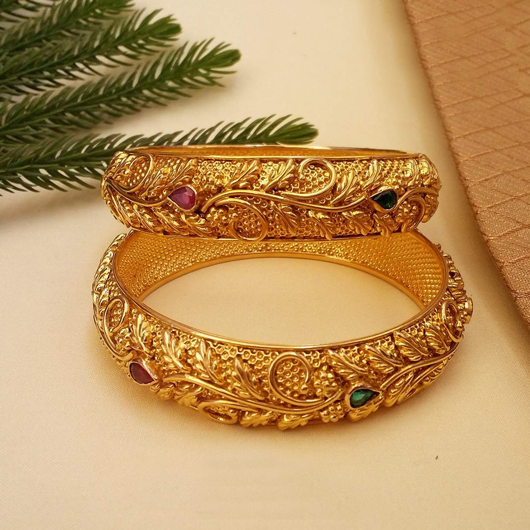 Premium gold jewellery set